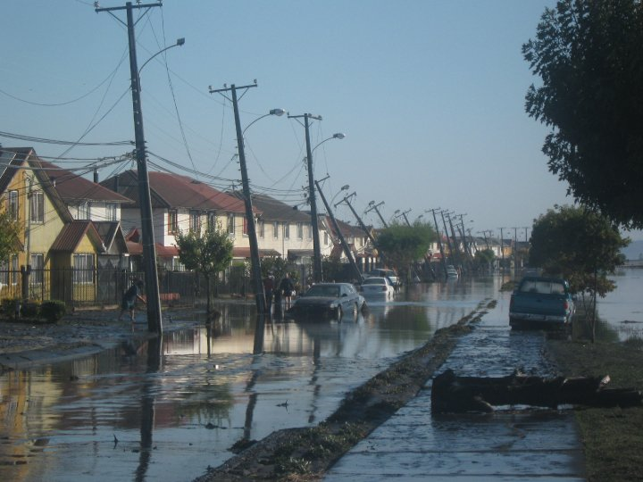 Tsunami in Talcahuano.png